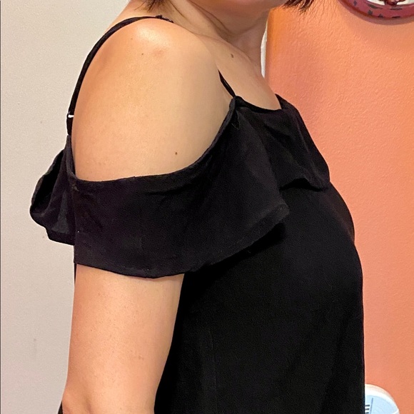 Nordstrom Rack NSR black cold-shoulder tank top - Picture 4 of 5